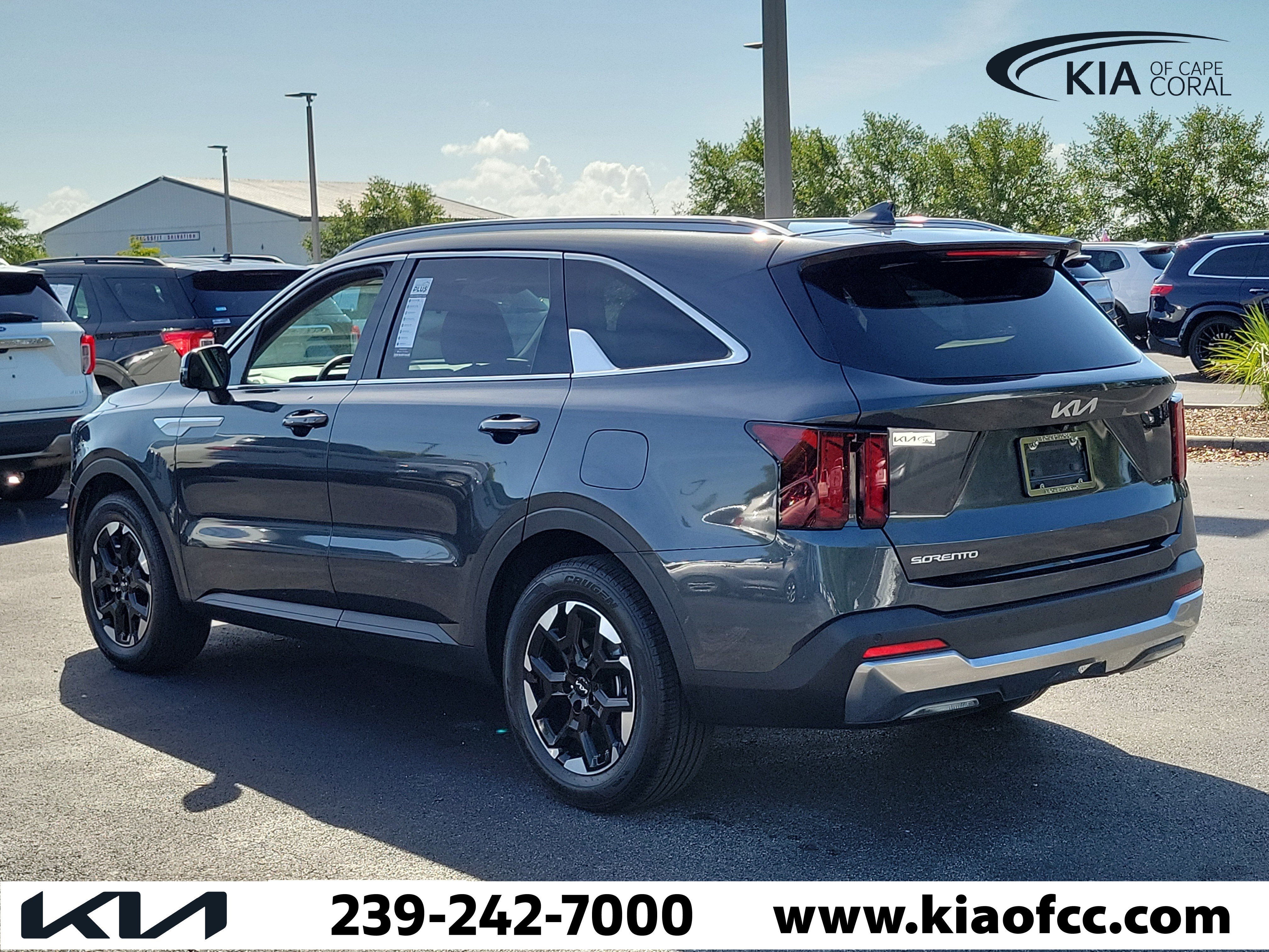 Certified 2024 Kia Sorento S w/ Panoramic Sunroof Package image 4