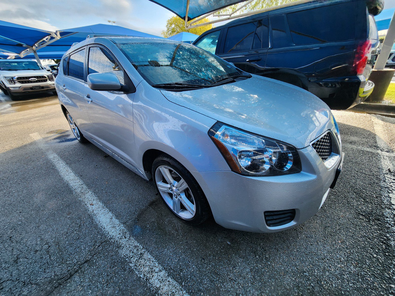 Used 2010 Pontiac Vibe w/ Sun And Sound Package FWD image 1