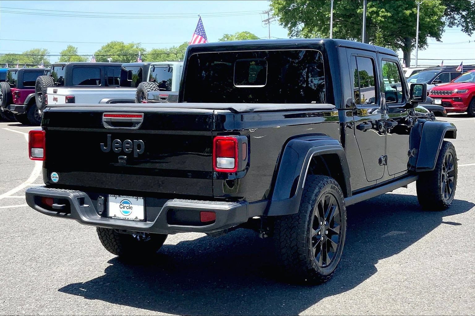 Certified 2024 Jeep Gladiator Sport AWD/4WD image 9