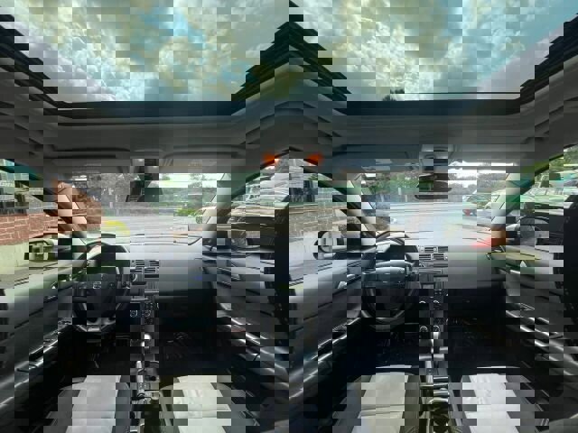 Used 2010 Volvo S40 T5 R-Design image 14