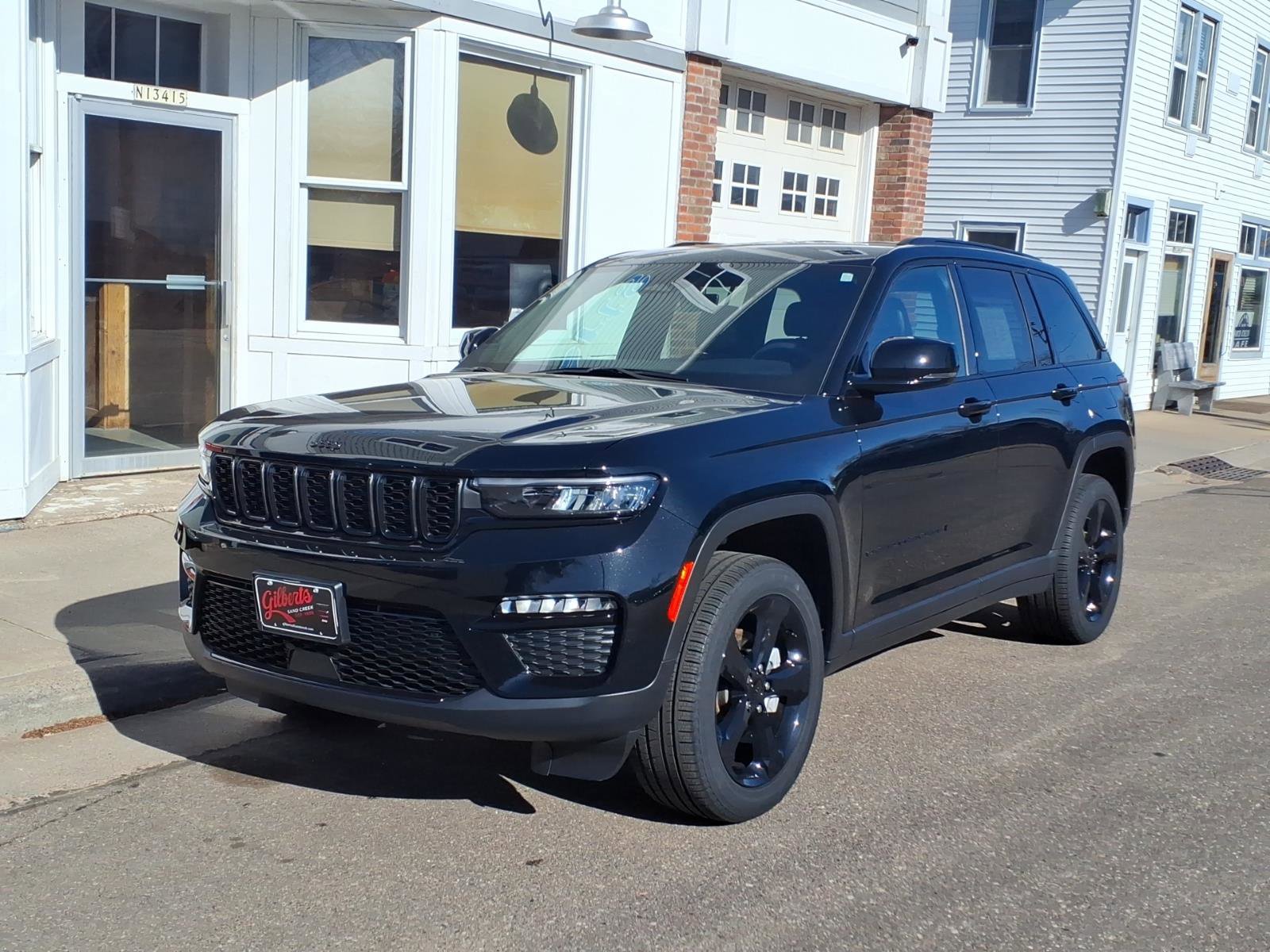 Used 2025 Jeep Grand Cherokee Limited w/ Black Appearance Package AWD/4WD image 2
