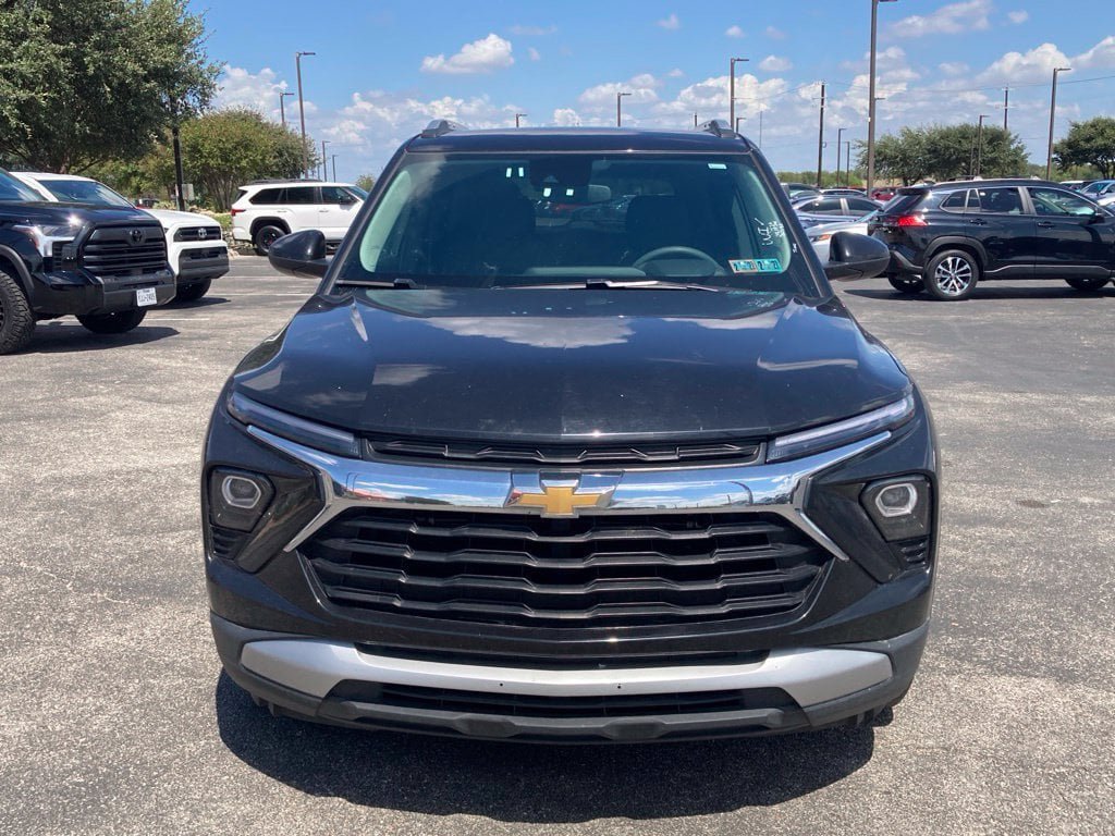 Used 2025 Chevrolet TrailBlazer LT FWD image 2