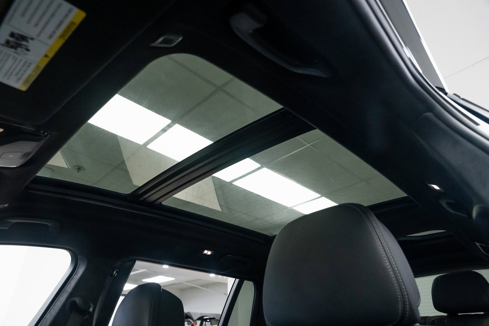 Used 2023 BMW X7 M60i w/ Executive Package image 15