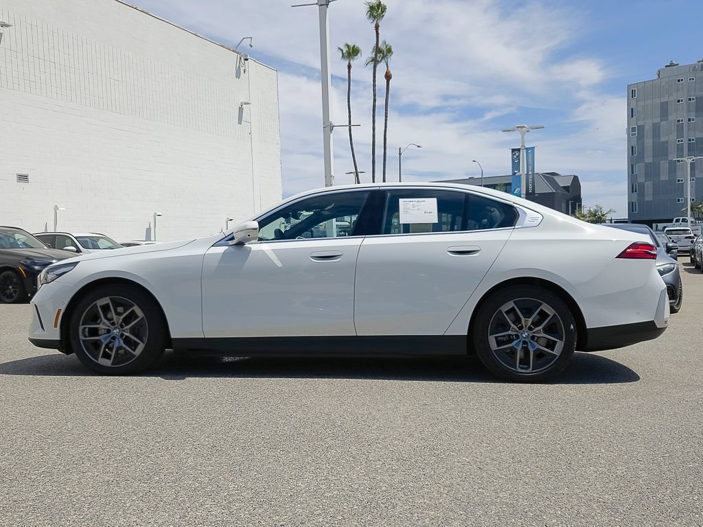 Used 2026 BMW i5 eDrive40 w/ Premium Package RWD image 24