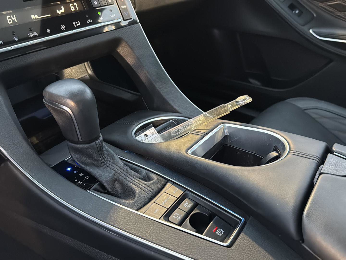 Certified 2022 Toyota Avalon Limited w/ Advanced Safety Package image 26