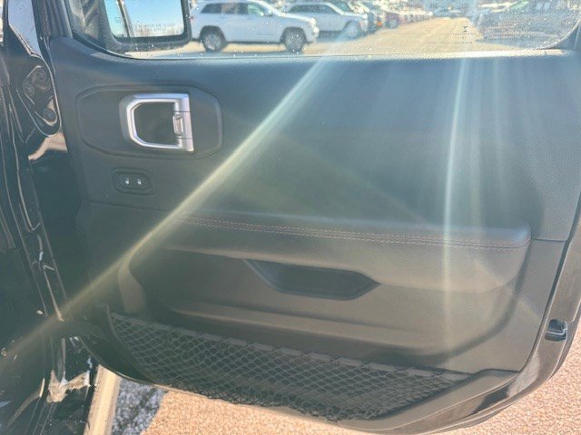 Used 2018 Jeep Wrangler Unlimited Rubicon w/ Dual Top Group AWD/4WD image 33