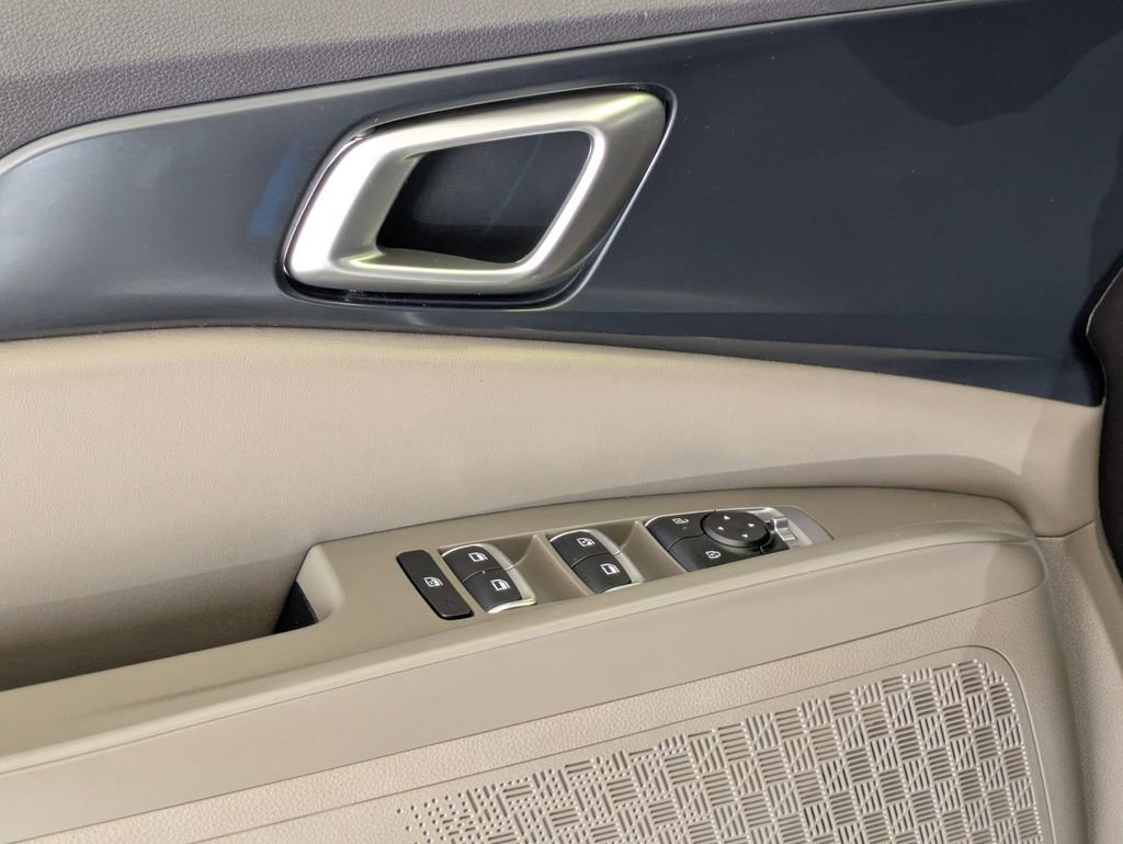 Used 2025 Kia Carnival LXS image 13