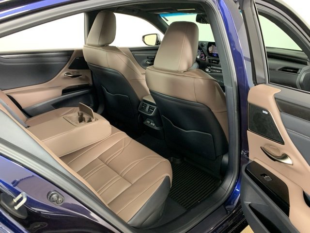 Used 2025 Lexus ES 300h w/ Accessory Package (Z2) image 40