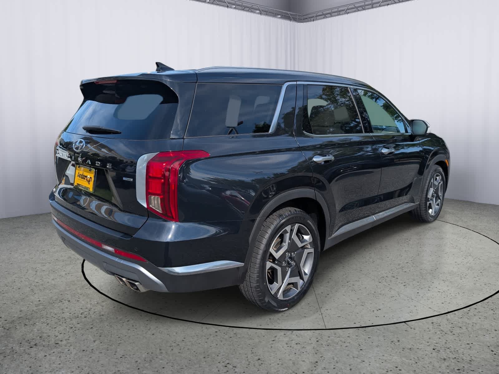 Used 2023 Hyundai Palisade Limited w/ Cargo Package AWD/4WD image 3