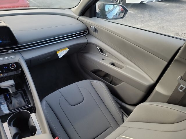 Used 2024 Hyundai Elantra Blue FWD image 12