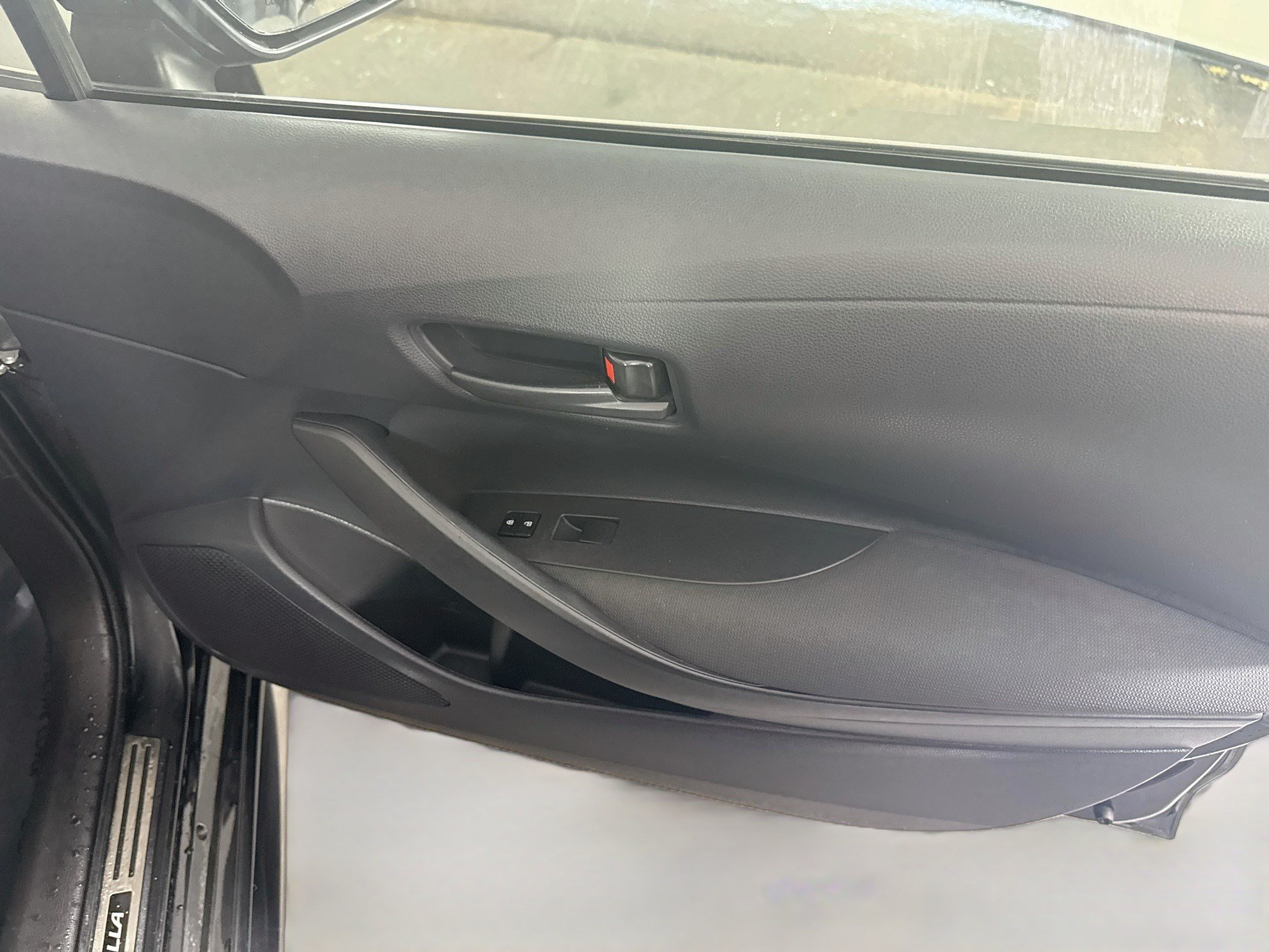 Used 2022 Toyota Corolla LE FWD image 31