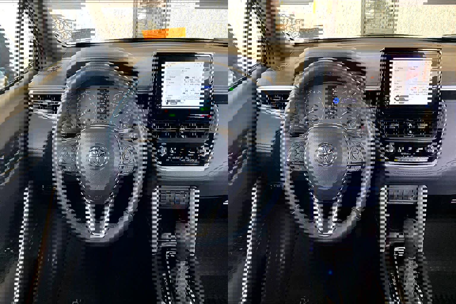 Used 2024 Toyota Corolla Cross SE image 5