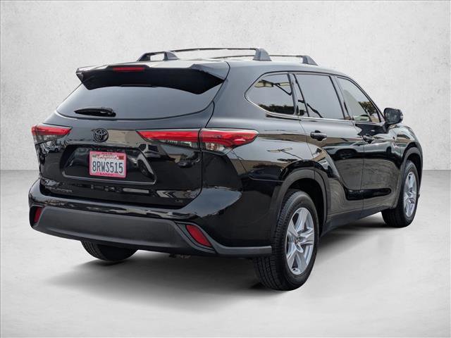 Used 2020 Toyota Highlander LE FWD image 5
