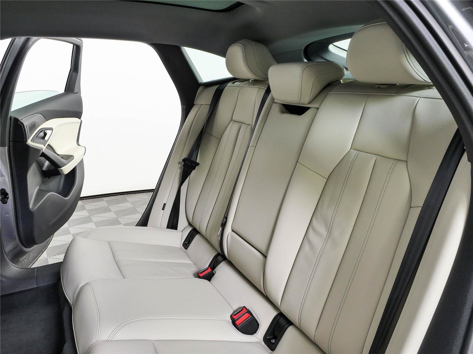 Used 2025 Audi A6 e-tron Premium w/ Ultra Package RWD image 20