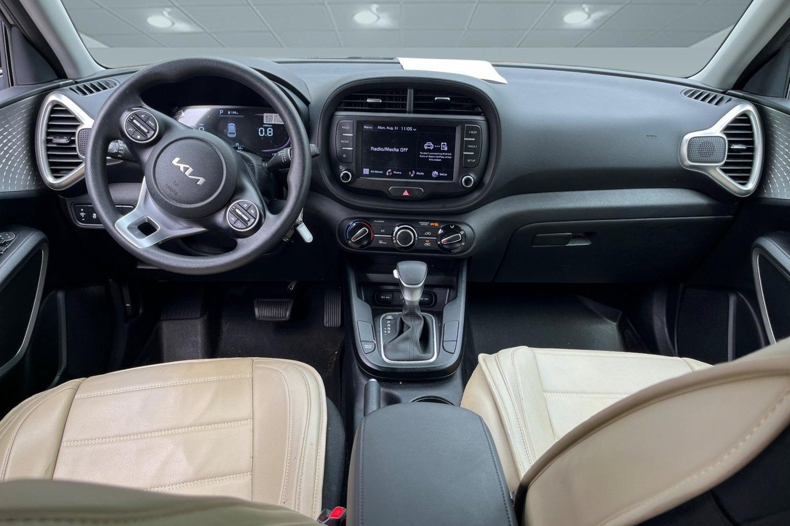 Used 2023 Kia Soul LX w/ LX Technology Package FWD image 7