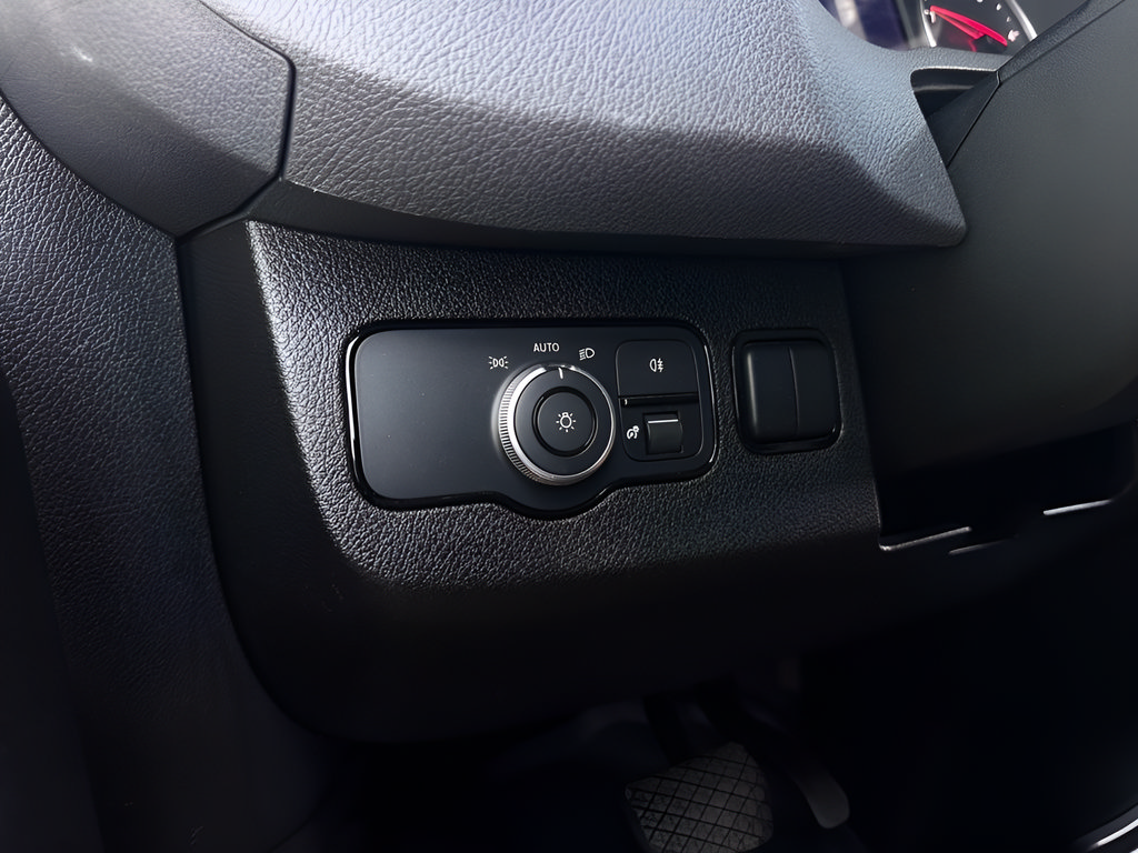 Used 2025 Mercedes-Benz Sprinter 2500 image 17