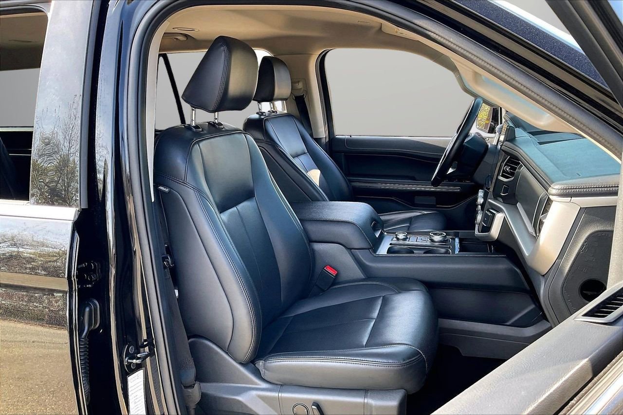 Used 2024 Ford Expedition Max XLT image 24