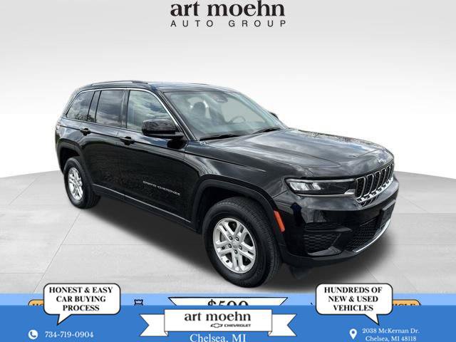 Used 2023 Jeep Grand Cherokee Laredo AWD/4WD image 1