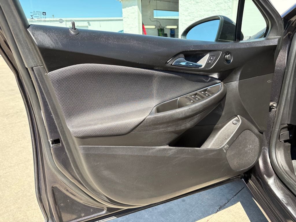 Used 2017 Chevrolet Cruze LT FWD image 16