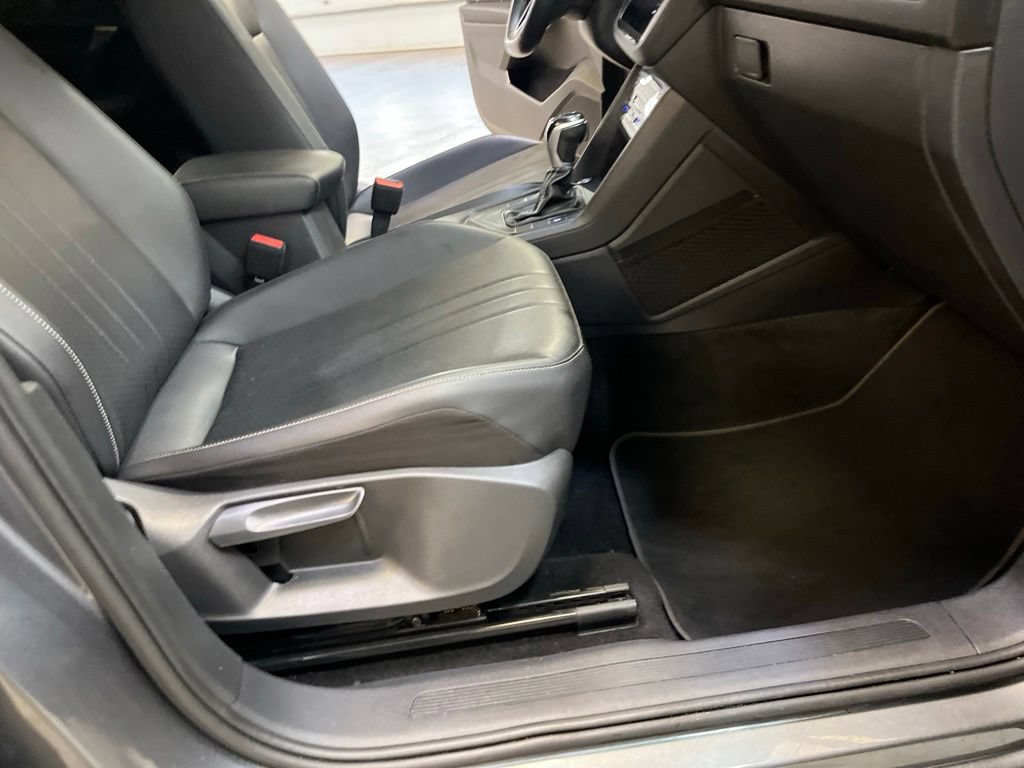Used 2023 Volkswagen Tiguan SE FWD image 30