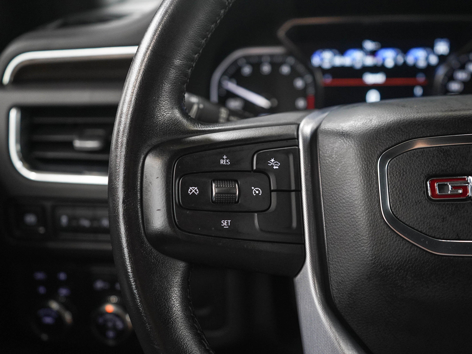 Used 2021 GMC Yukon SLE AWD/4WD image 25