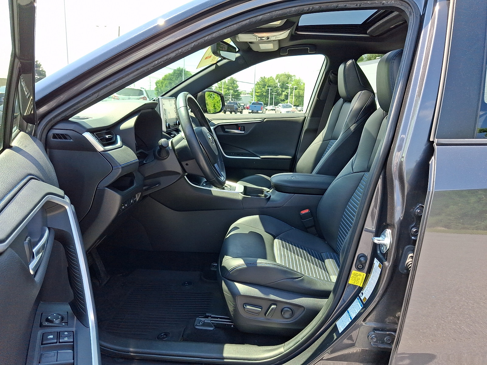 Certified 2021 Toyota RAV4 XSE w/ XSE Grade Weather Package AWD/4WD image 23