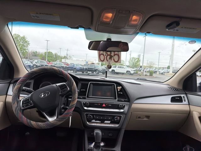 Used 2018 Hyundai Sonata SE w/ Cargo Package FWD image 12