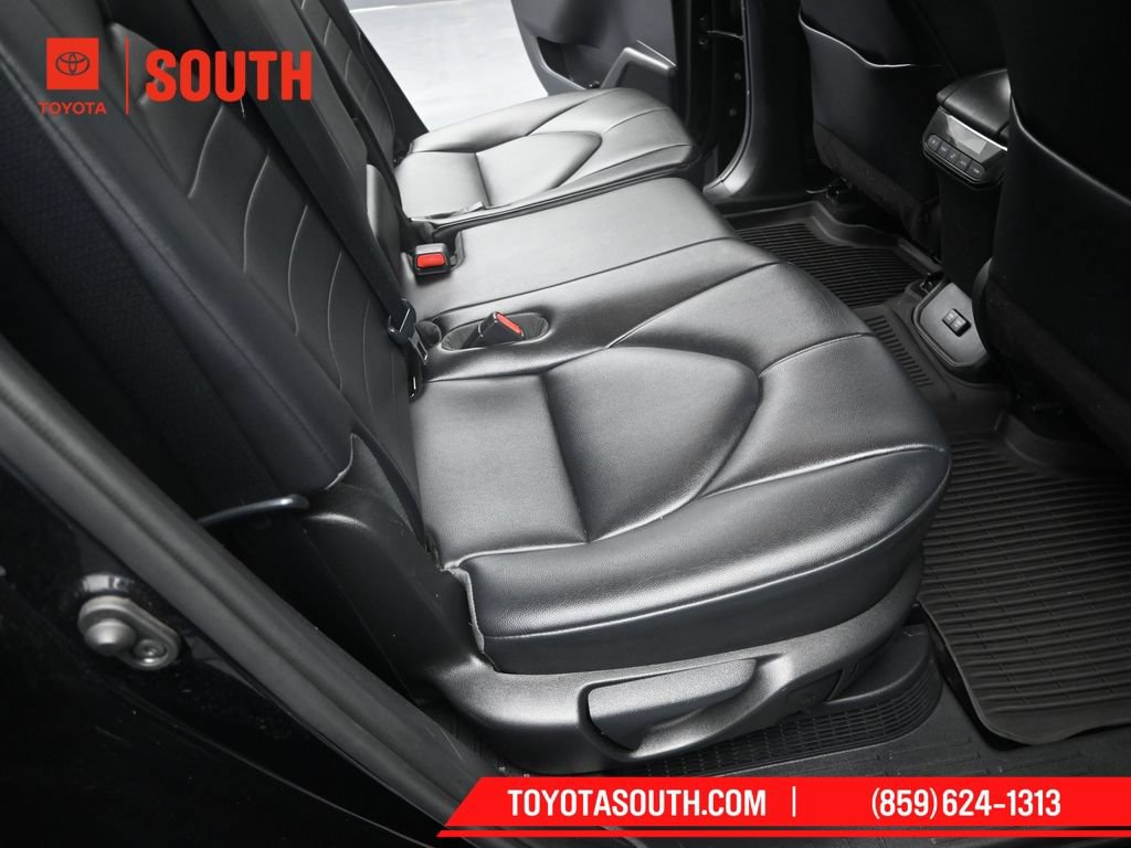 Used 2020 Toyota Highlander XLE AWD/4WD image 33