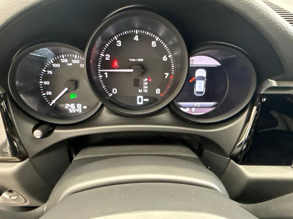 Certified 2024 Porsche Macan AWD/4WD image 36