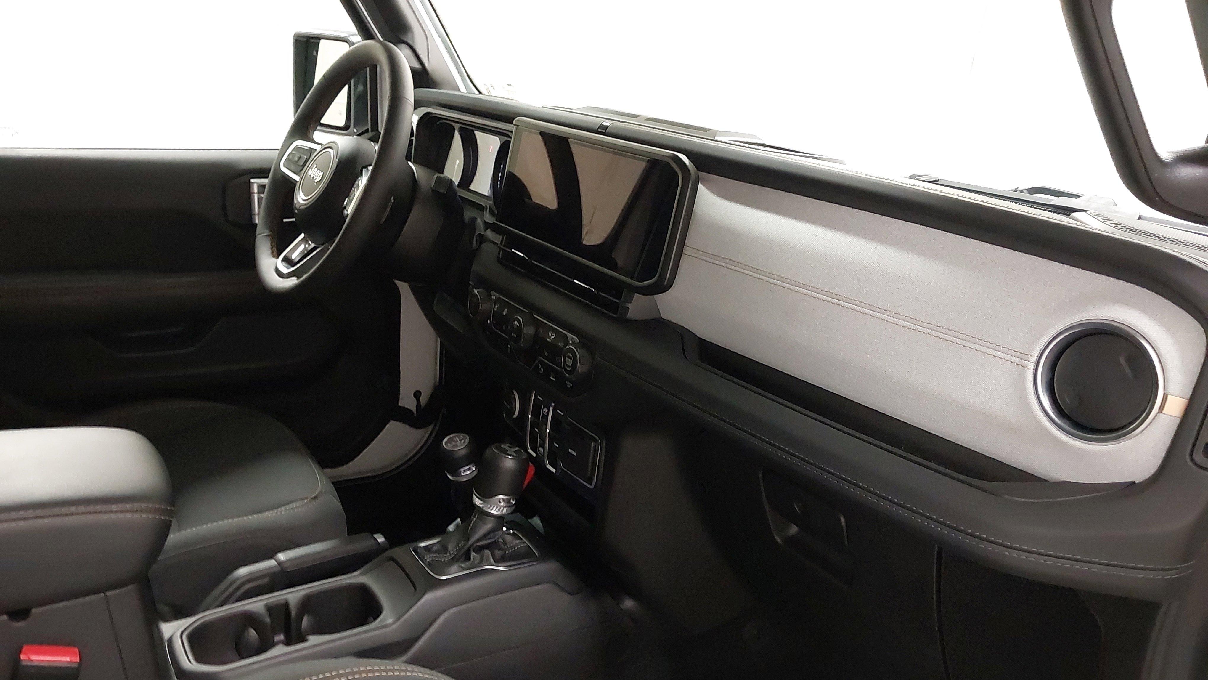 Used 2024 Jeep Wrangler Sahara w/ Technology Group image 29