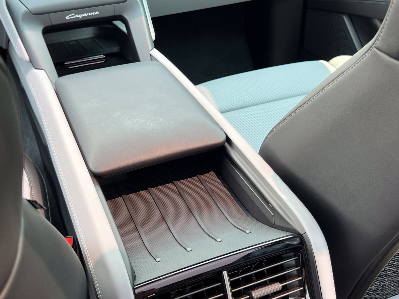 New 2026 Porsche Cayenne Electric AWD/4WD image 35