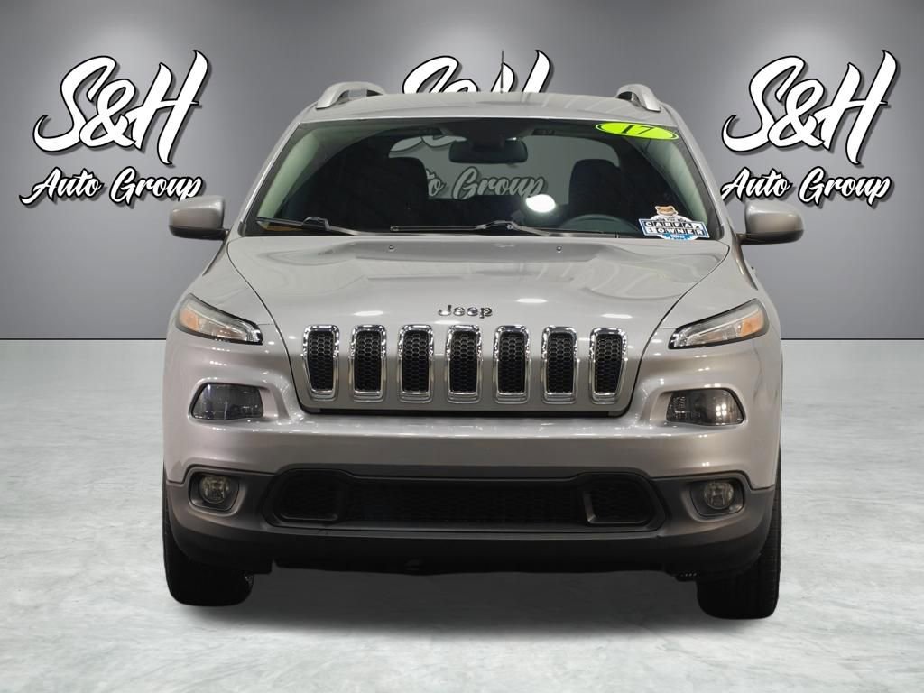 Used 2017 Jeep Cherokee Latitude w/ Cold Weather Group image 11
