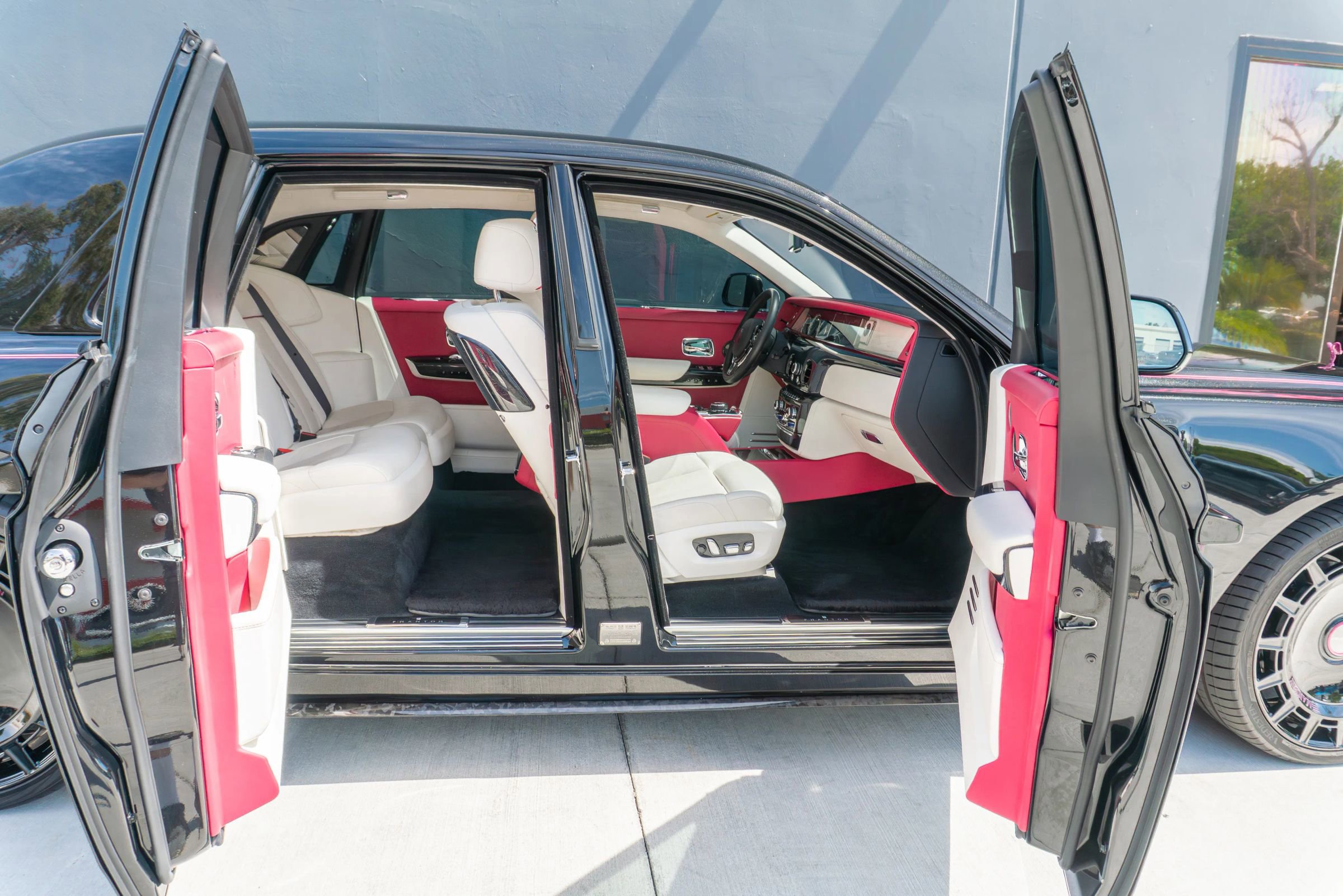 Used 2023 Rolls-Royce Phantom Sedan RWD image 62