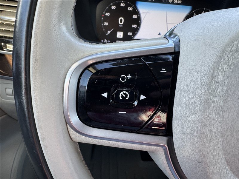 Used 2017 Volvo XC90 T6 Momentum w/ Vision Package AWD/4WD image 24