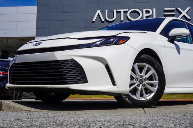 Used 2025 Toyota Camry LE FWD image 2