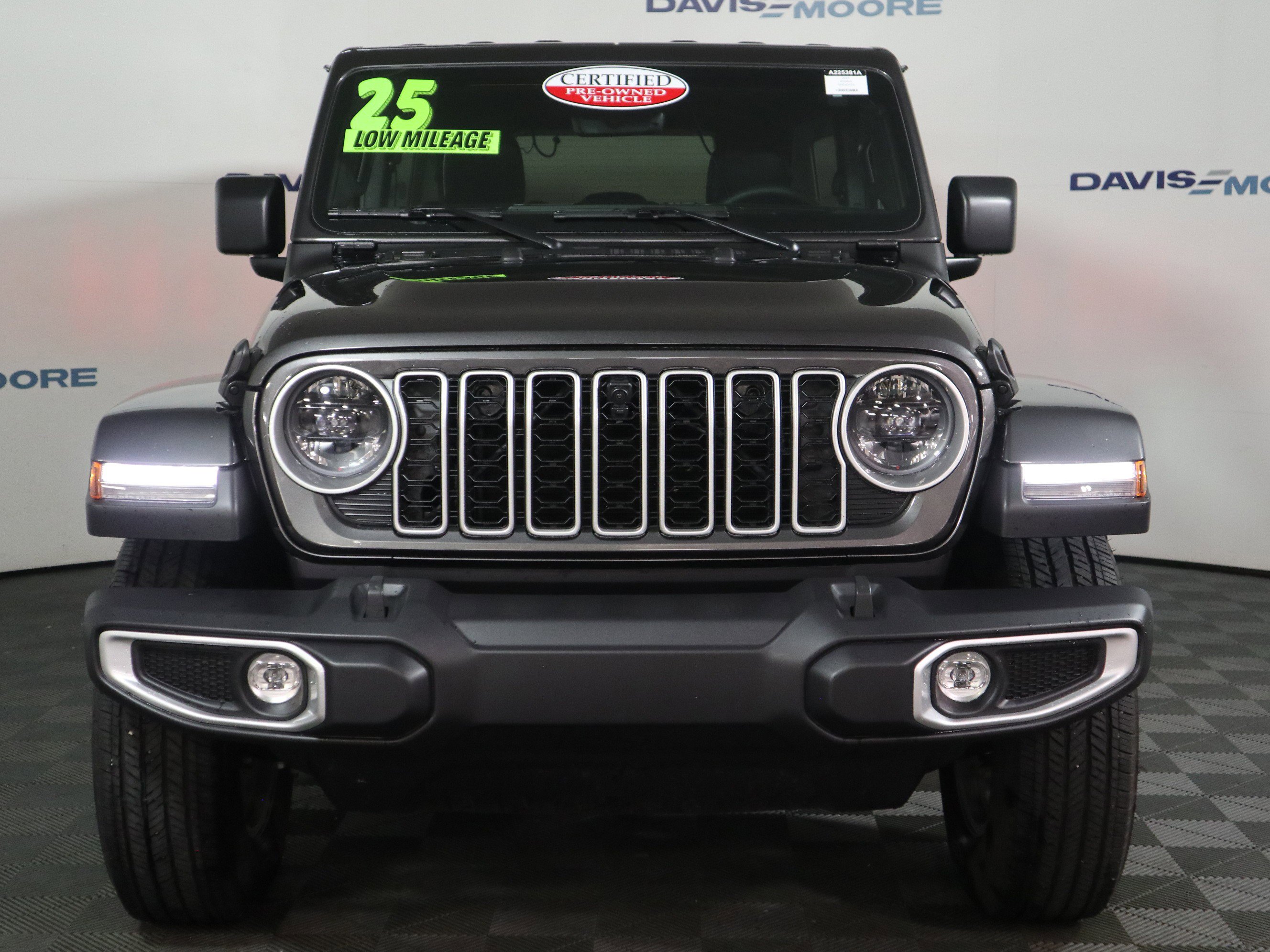 Certified 2025 Jeep Wrangler Unlimited Sahara AWD/4WD image 13