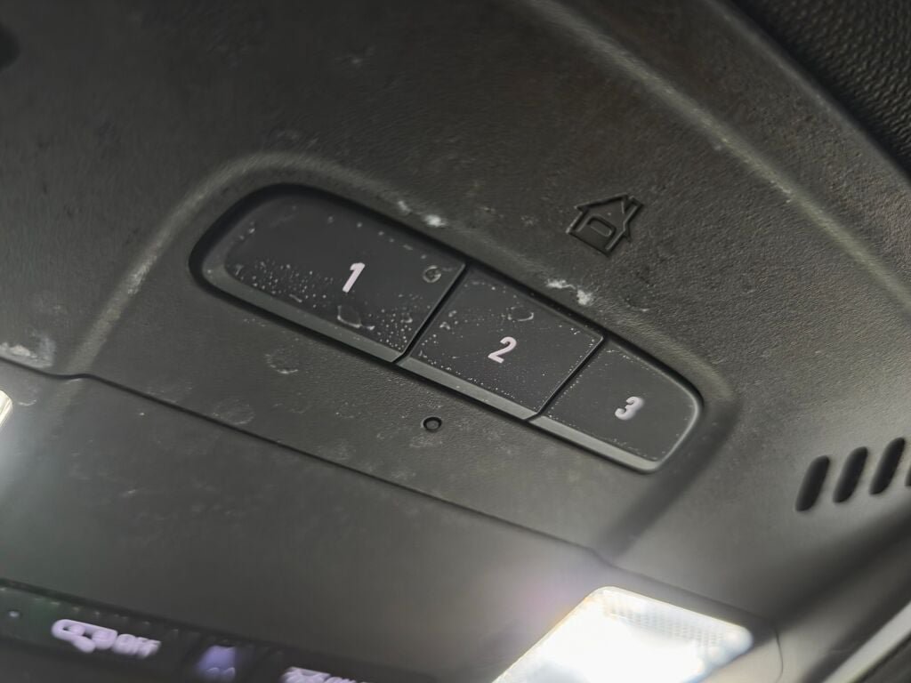 Used 2022 Chevrolet Traverse LT FWD image 18
