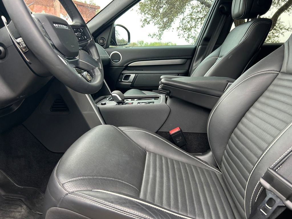 Used 2024 Land Rover Discovery Dynamic SE image 12