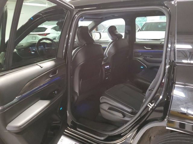 Used 2022 Jeep Grand Cherokee L Overland w/ Luxury Tech Group IV AWD/4WD image 24