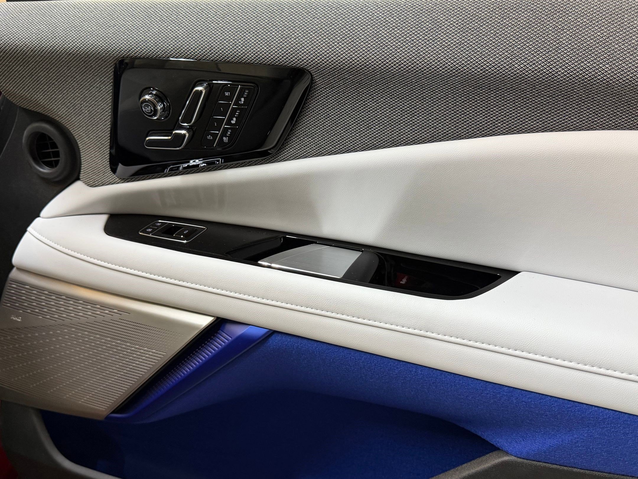 New 2025 Cadillac Optiq Sport 2 w/ LPO, Floor Liner Package image 48