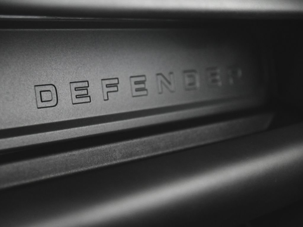 Used 2024 Land Rover Defender 130 X AWD/4WD image 32