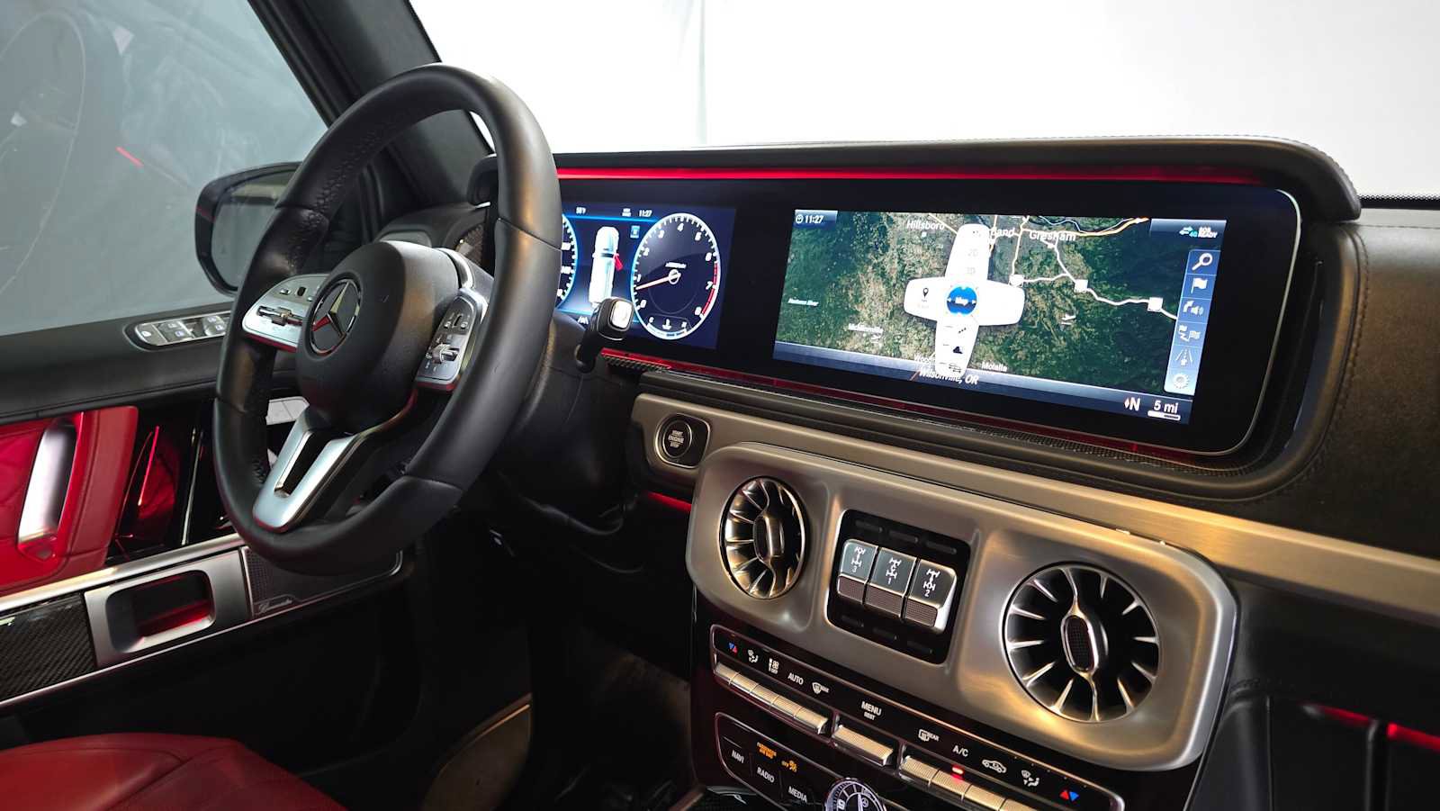 Used 2024 Mercedes-Benz G 550 image 11