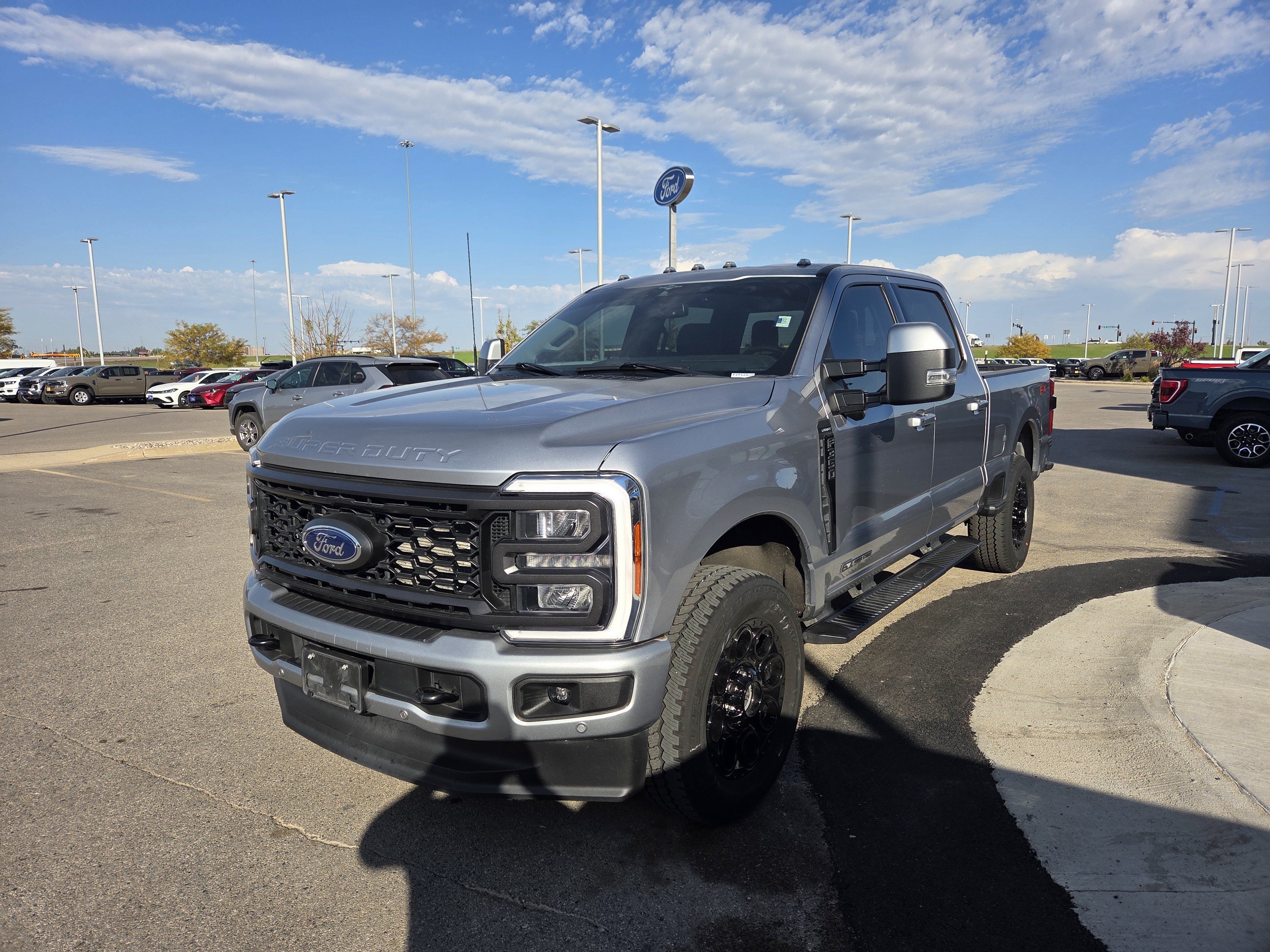 Used 2023 Ford F350 Lariat w/ Lariat Ultimate Package AWD/4WD image 3