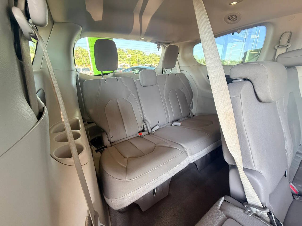 Used 2017 Chrysler Pacifica Touring FWD image 17