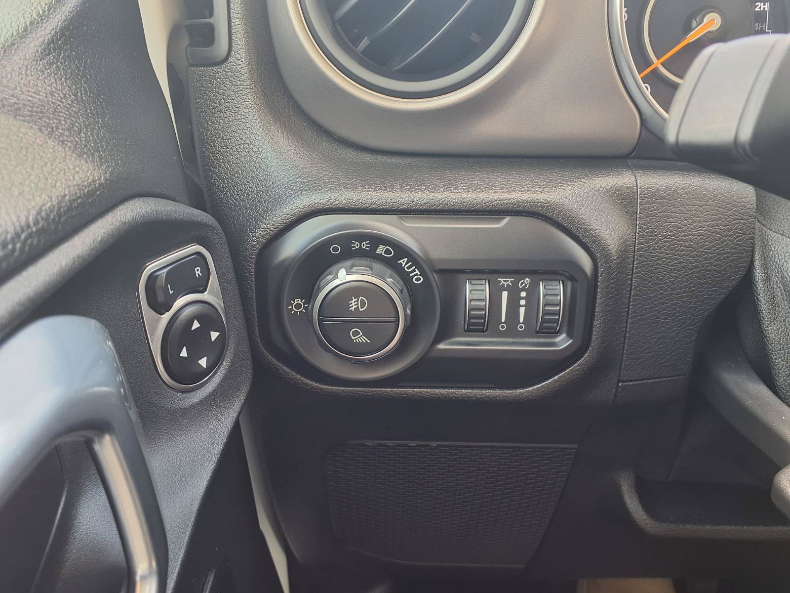 Used 2021 Jeep Gladiator Sport AWD/4WD image 11