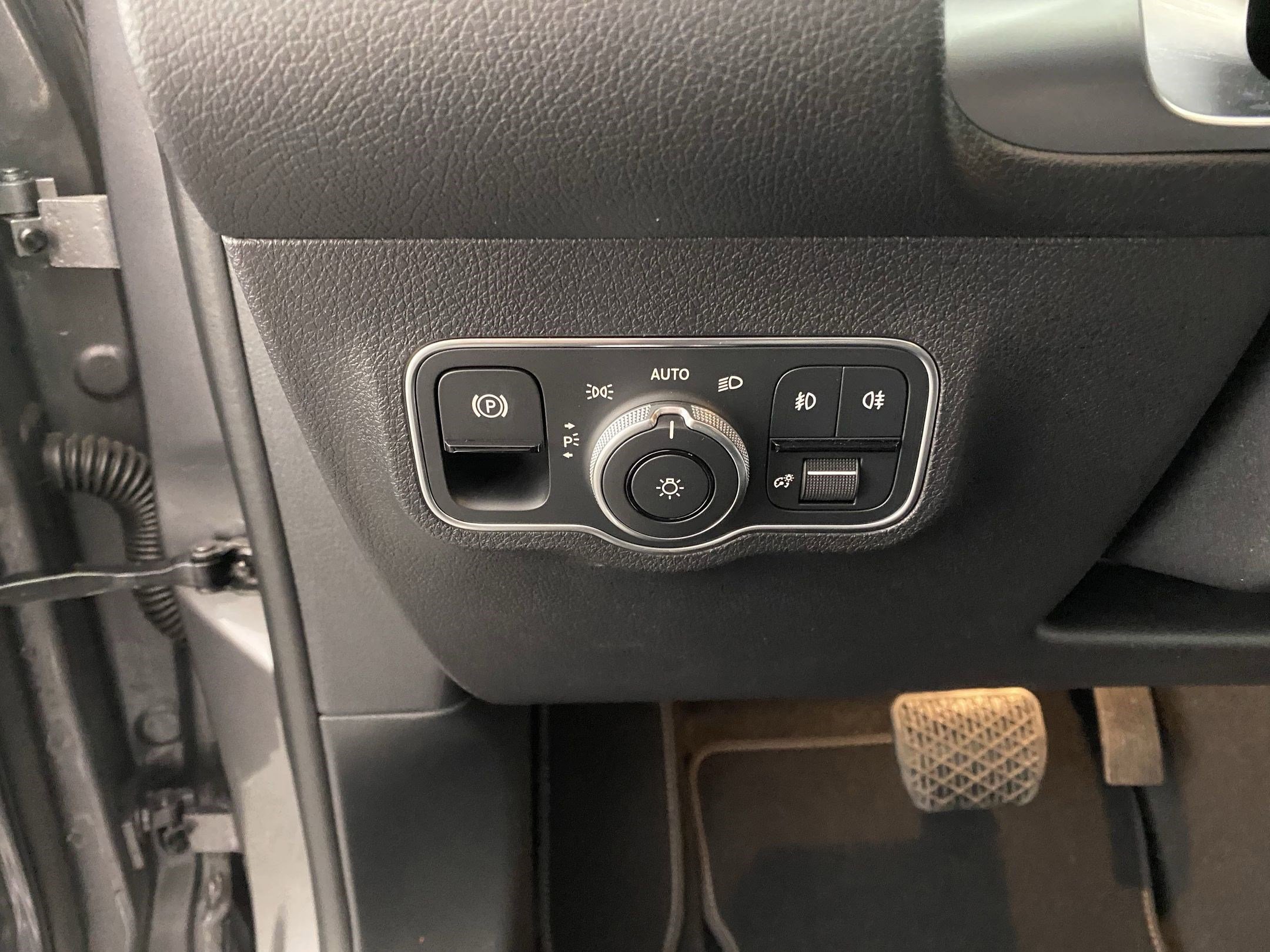 New 2025 Mercedes-Benz GLB 250 4MATIC image 18