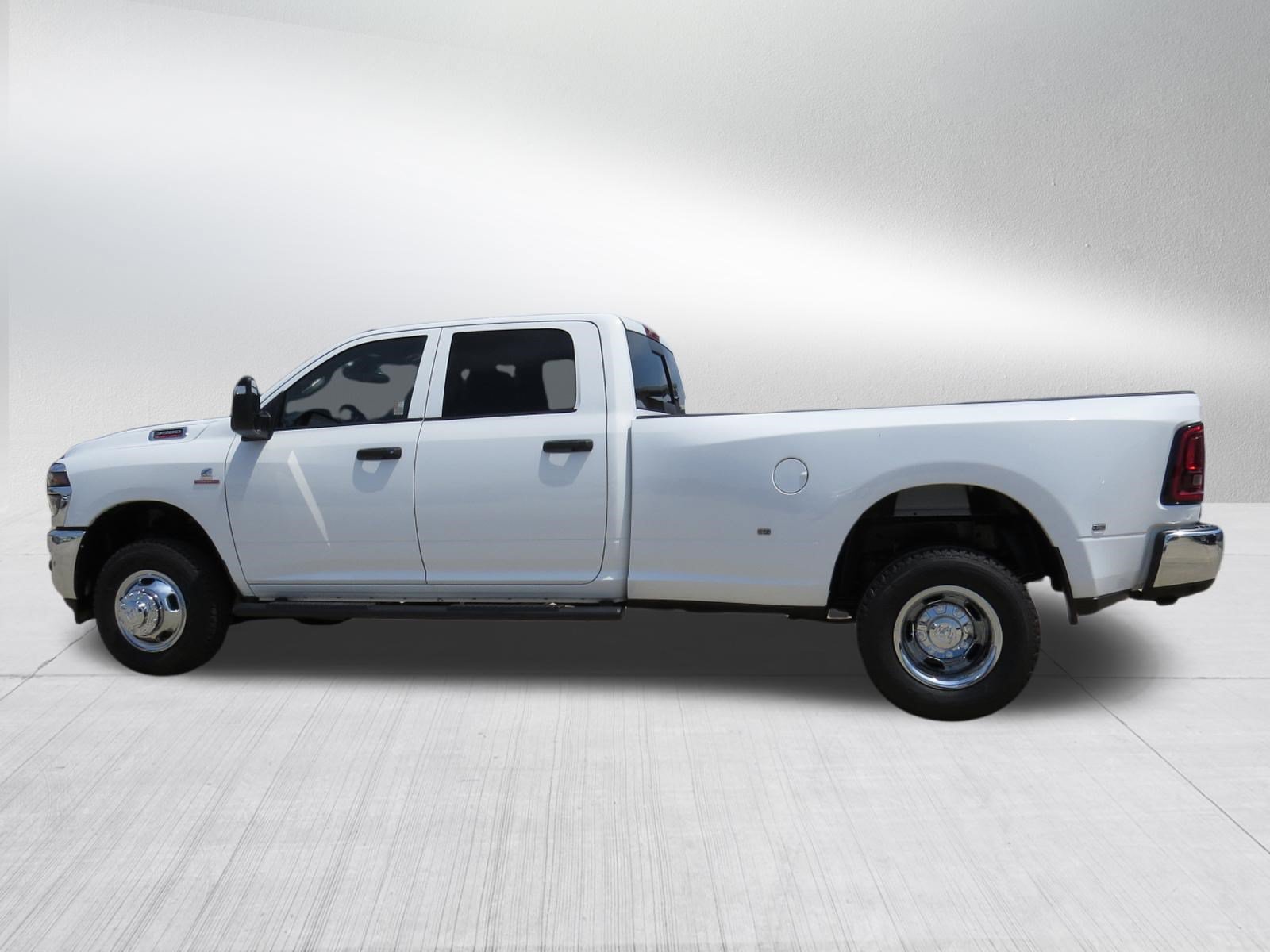 New 2026 RAM 3500 Tradesman AWD/4WD image 7