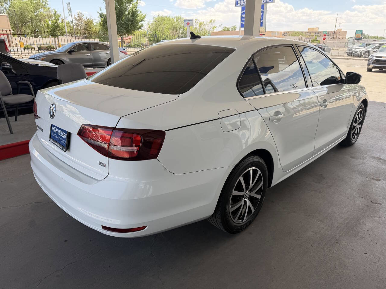 Used 2017 Volkswagen Jetta SE FWD image 8