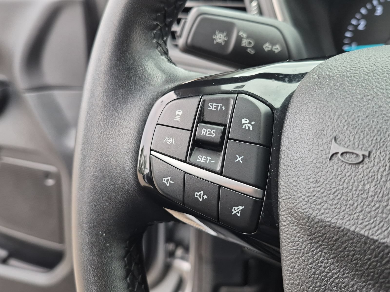 Used 2022 Ford Escape SE w/ SE Sport Appearance Package FWD image 23