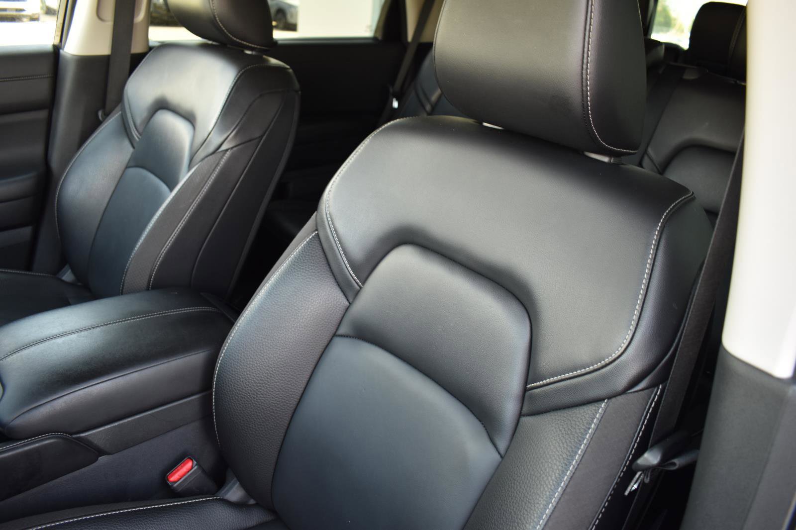 Used 2024 Nissan Pathfinder SL FWD image 28